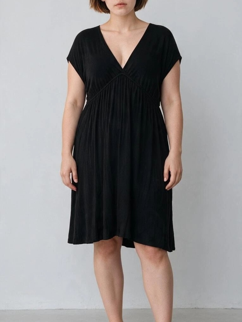Nicole Miller Black V-Neck Short Sleeve Dress